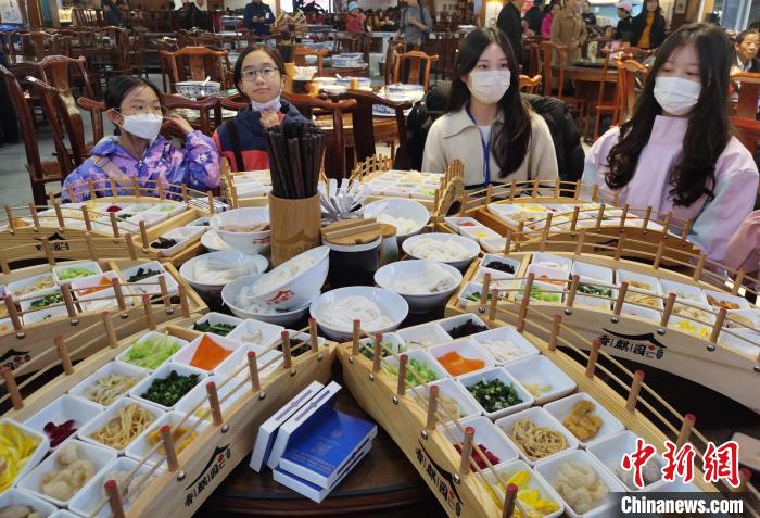 捕魚機:雲南矇自過橋米線緣何入口入心